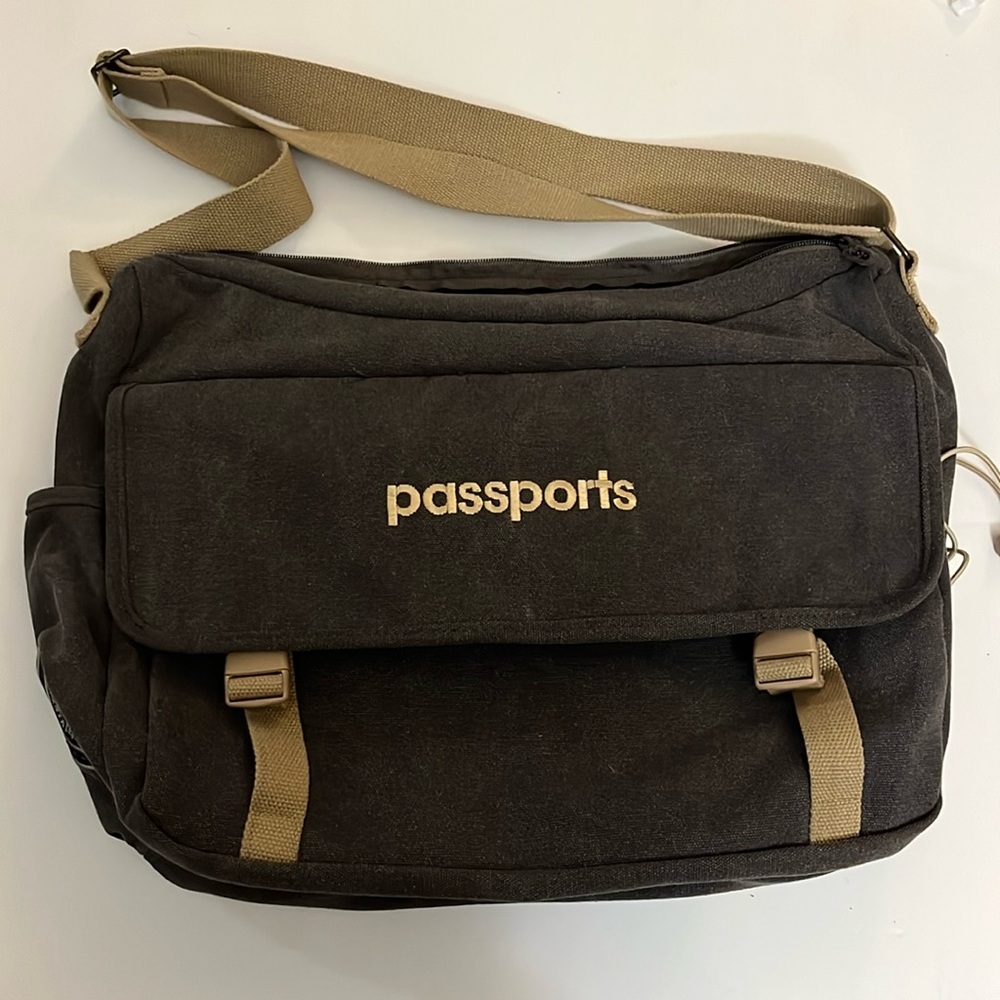 Leed’s Large duffel messenger bag with lots of pockets